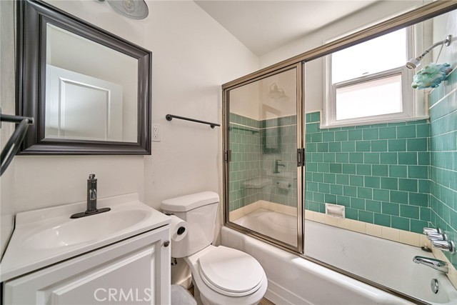 Detail Gallery Image 13 of 19 For 8734 Ramsgate, Los Angeles,  CA 90045 - 4 Beds | 4 Baths