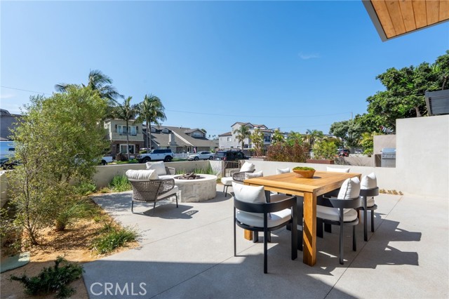 506 12th, Huntington Beach CA: https://media.crmls.org/medias/babe0264-7658-44a2-abbc-9111e3954b41.jpg