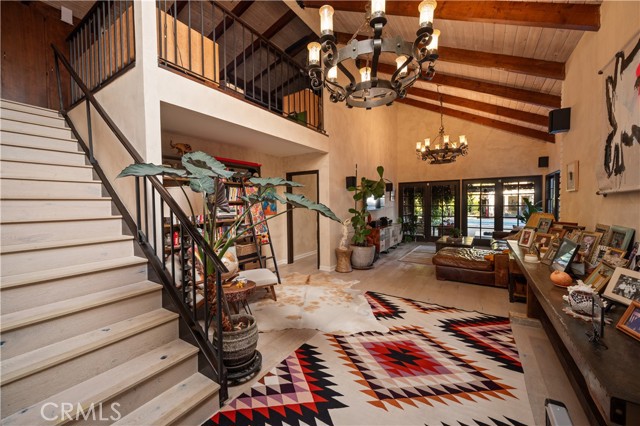 Detail Gallery Image 2 of 29 For 5526 Fulton Ave, Sherman Oaks,  CA 91401 - 4 Beds | 3 Baths