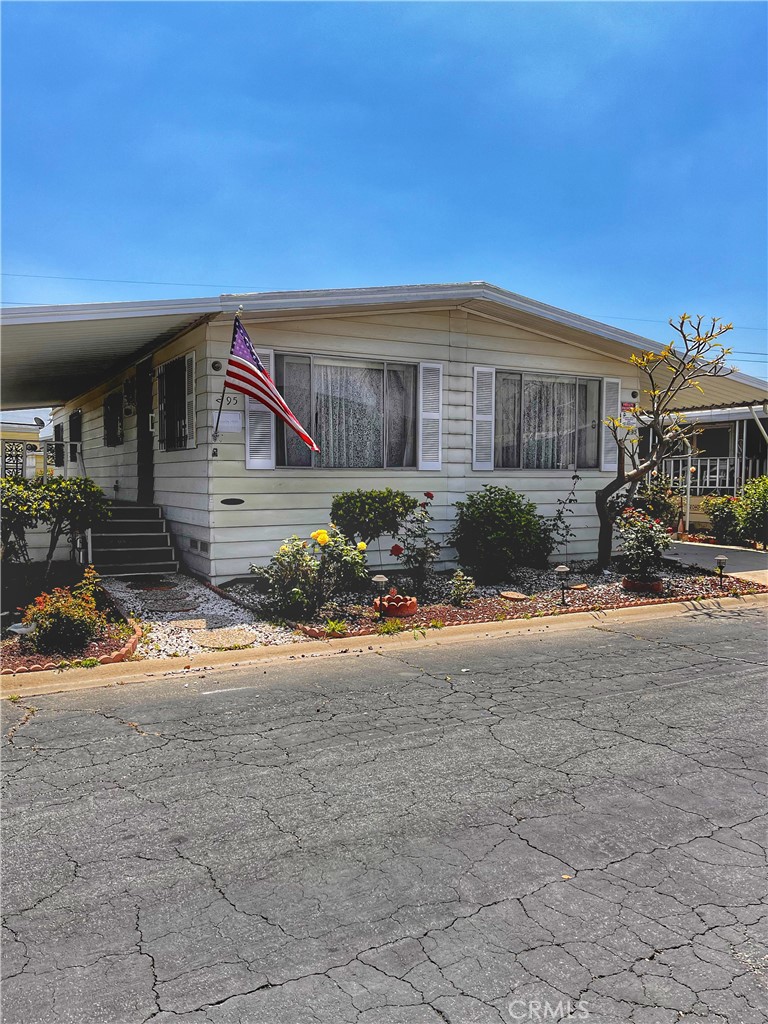 3595 Santa Fe ave. Avenue 295, Long Beach, CA 90810