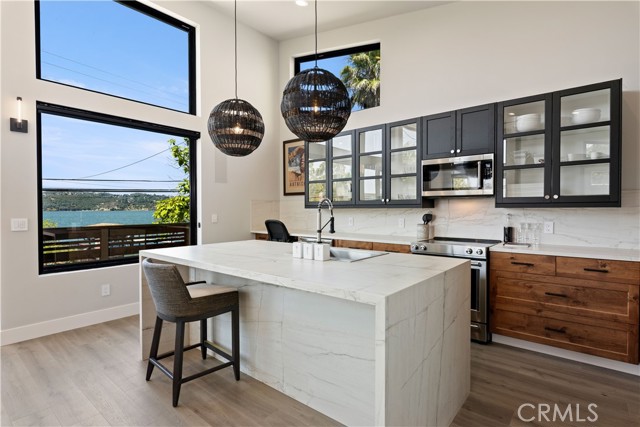 Detail Gallery Image 16 of 73 For 12630 Lakeshore Dr, Clearlake,  CA 95422 - 3 Beds | 3 Baths