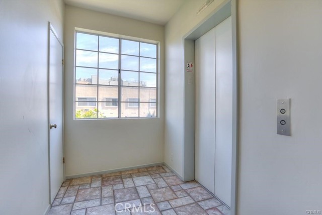 Detail Gallery Image 6 of 35 For 1601 Hilts Ave #3,  Los Angeles,  CA 90024 - 2 Beds | 2/1 Baths