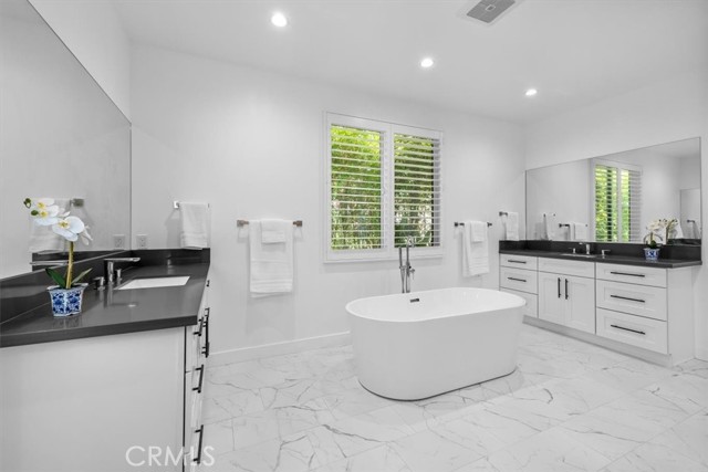 3213 Pine Ave, Manhattan Beach, California 90266, 5 Bedrooms Bedrooms, ,1 BathroomBathrooms,Residential,Sold,Pine Ave,SB22146634