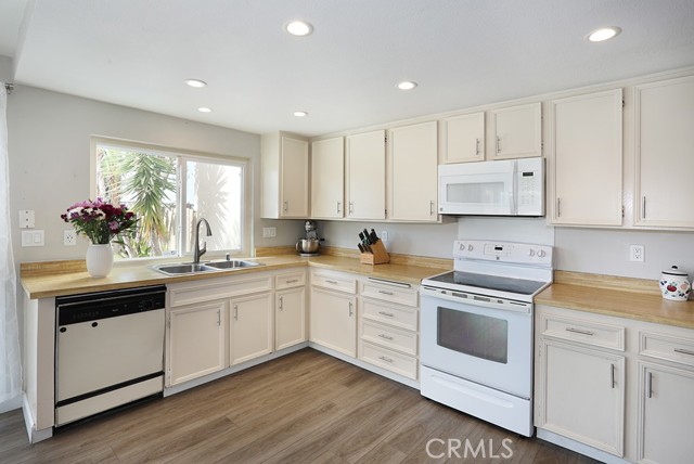 Detail Gallery Image 9 of 46 For 15942 Big Springs, San Diego,  CA 92127 - 3 Beds | 2/1 Baths