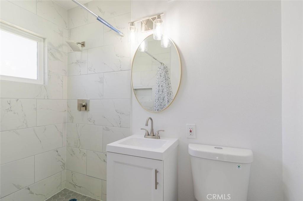 https://media.crmls.org/medias/bac287cb-7647-45a7-844d-54eca23cc906.jpg?preset=X-Large