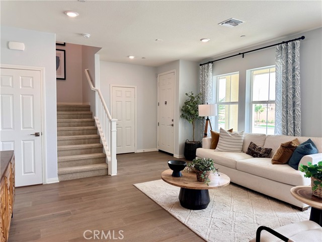 4255 S Hermosa Paseo, Ontario CA: https://media.crmls.org/medias/bac360dc-d072-46f8-94e2-9ffe1aa1ac07.jpg