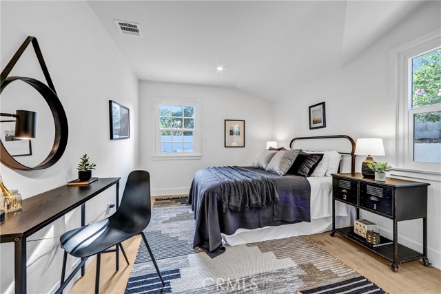 1035 Medford Road, Pasadena CA: https://media.crmls.org/medias/bac470ce-b9e3-471a-9d29-1e03c5a17d10.jpg