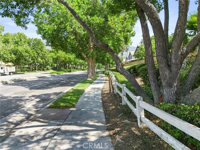 14998 Mustang Lane, Fontana CA: https://media.crmls.org/medias/bac48d8b-1ada-4bba-8070-ace9620403ff.jpg
