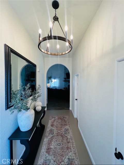 Detail Gallery Image 4 of 19 For 13330 Tamarisk Rd, Victorville,  CA 92395 - 3 Beds | 2/1 Baths