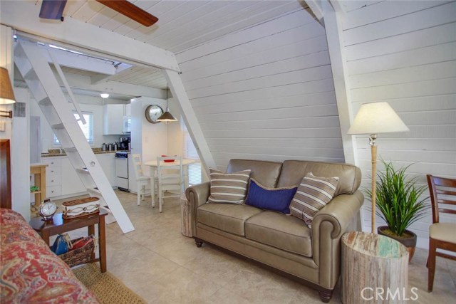 Detail Gallery Image 6 of 17 For 202 15th St #B,  Newport Beach,  CA 92663 - 0 Beds | 1 Baths