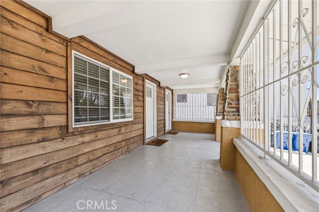 2104 Crenshaw Boulevard, Los Angeles CA: https://media.crmls.org/medias/bac85b23-adb3-42df-af02-945b6edaa1be.jpg