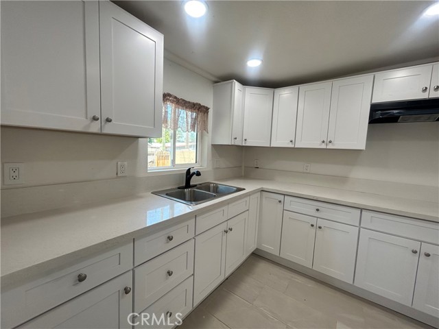 Detail Gallery Image 4 of 19 For 128 130 E 1st, Buttonwillow,  CA 93206 - 5 Beds | 3 Baths