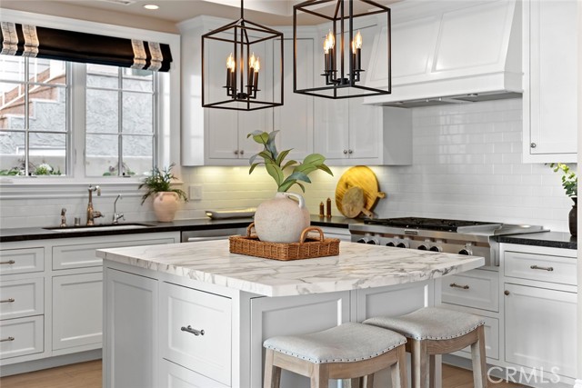 515 Narcissus Avenue, Corona del Mar CA: https://media.crmls.org/medias/bac9f52a-3cab-4423-8956-29dea45fd7a1.jpg