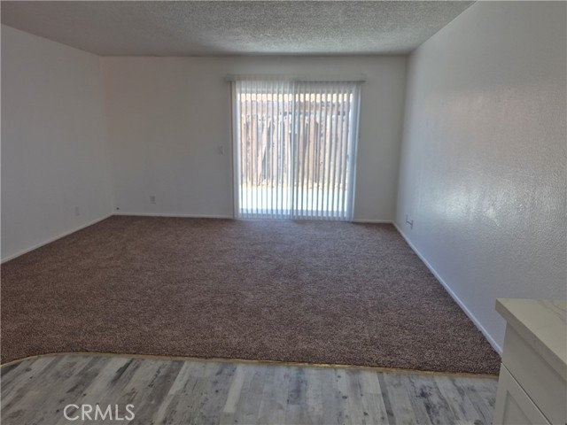 Detail Gallery Image 6 of 18 For 13508 Algonquin Rd #3,  Apple Valley,  CA 92308 - 2 Beds | 2 Baths