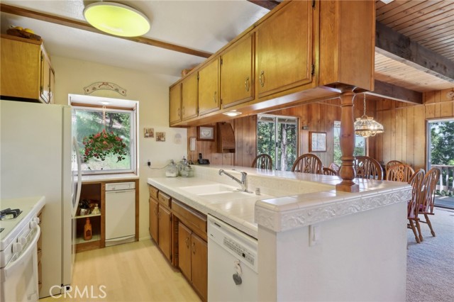 Detail Gallery Image 8 of 35 For 24571 Albrun Dr, Crestline,  CA 92325 - 4 Beds | 3 Baths