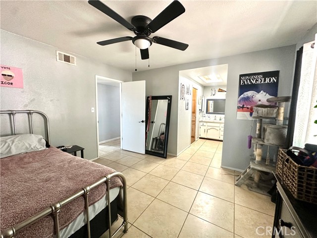644 Whittendale Street, Bakersfield CA: https://media.crmls.org/medias/bacb2f5e-517e-439d-887b-423cddc62d4a.jpg