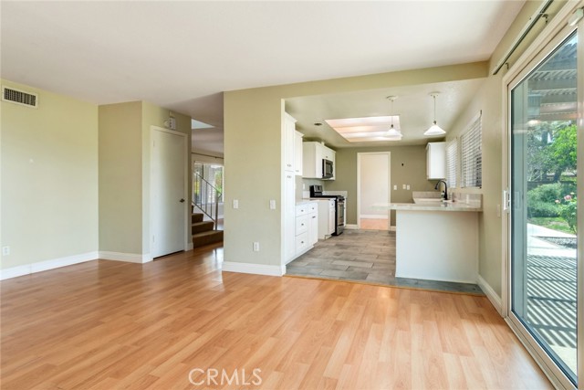 Detail Gallery Image 10 of 29 For 6193 Promontory Ln, Riverside,  CA 92506 - 4 Beds | 2/1 Baths