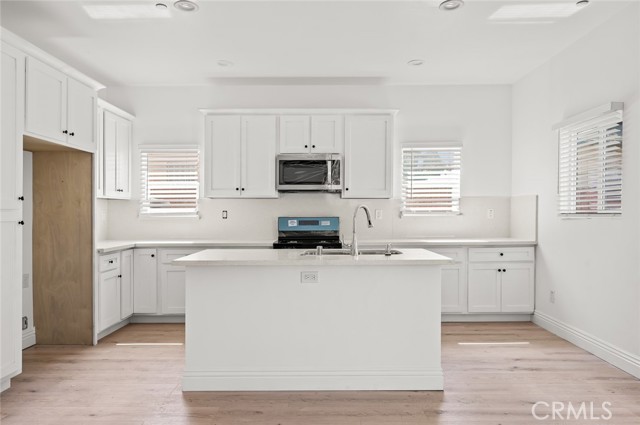 939 E 97th Street, Los Angeles CA: https://media.crmls.org/medias/bacc44eb-7364-448d-bfc4-456284e611a2.jpg