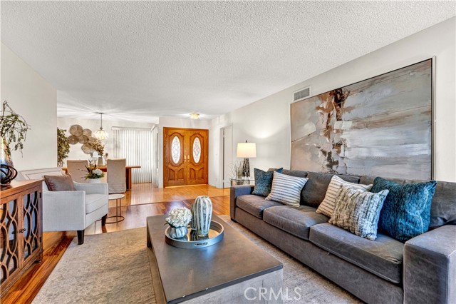 Detail Gallery Image 10 of 47 For 10924 Nighthawk Circle, Fountain Valley,  CA 92708 - 4 Beds | 2/1 Baths