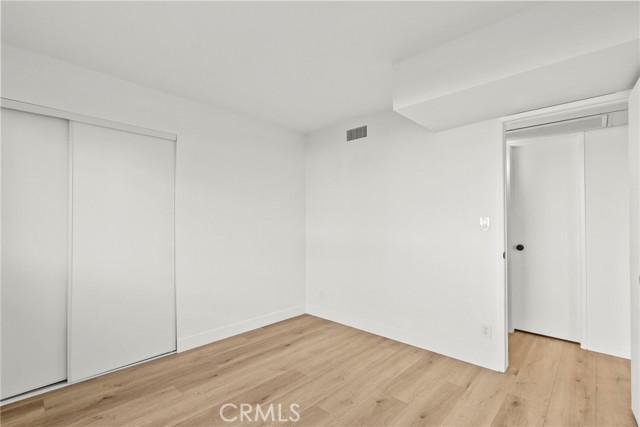 Detail Gallery Image 14 of 30 For 5400 Newcastle, Encino,  CA 91316 - 2 Beds | 2 Baths