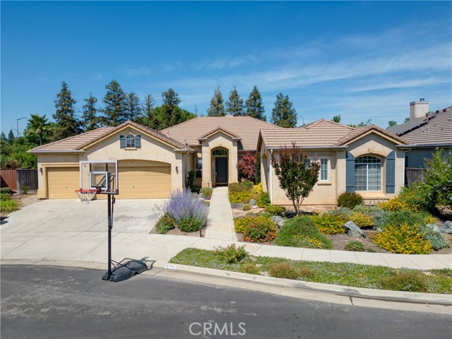Detail Gallery Image 1 of 1 For 1532 N Gateway Ave, Clovis,  CA 93619 - 4 Beds | 3 Baths
