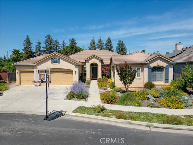 Detail Gallery Image 1 of 1 For 1532 N Gateway Ave, Clovis,  CA 93619 - 4 Beds | 3 Baths