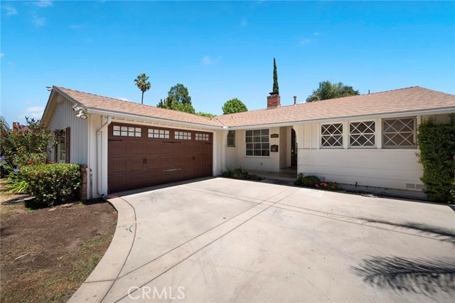 Detail Gallery Image 1 of 30 For 6820 Encino Ave, Van Nuys,  CA 91406 - 3 Beds | 2 Baths