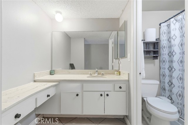 Detail Gallery Image 20 of 41 For 23943 via Flamenco, Valencia,  CA 91355 - 5 Beds | 3 Baths