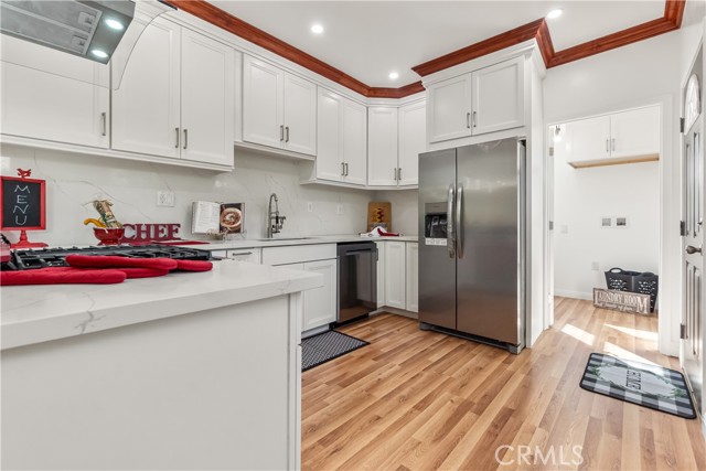 Detail Gallery Image 11 of 41 For 1330 W 48th St, Los Angeles,  CA 90037 - 4 Beds | 3/1 Baths