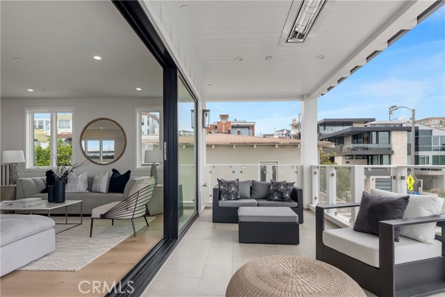 Detail Gallery Image 21 of 57 For 229 25th St, Manhattan Beach,  CA 90266 - 5 Beds | 5/2 Baths