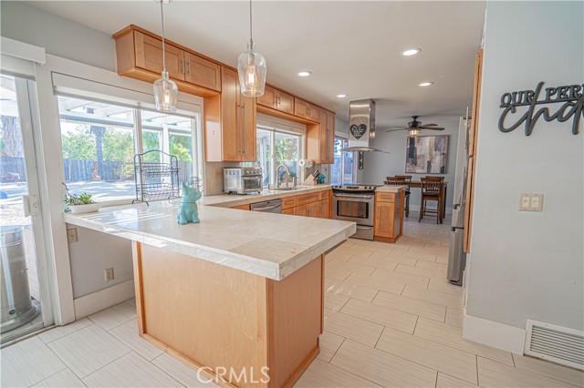 Detail Gallery Image 19 of 61 For 28816 Kenroy Ave, Canyon Country,  CA 91387 - 5 Beds | 3 Baths