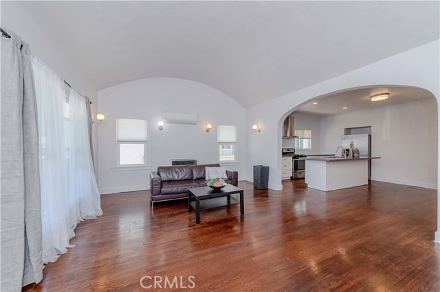 Detail Gallery Image 2 of 39 For 3015 Edgehill Dr, Los Angeles,  CA 90018 - – Beds | – Baths