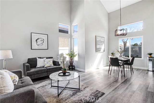 Detail Gallery Image 4 of 25 For 26730 Black Horse, Corona,  CA 92883 - 4 Beds | 2/1 Baths