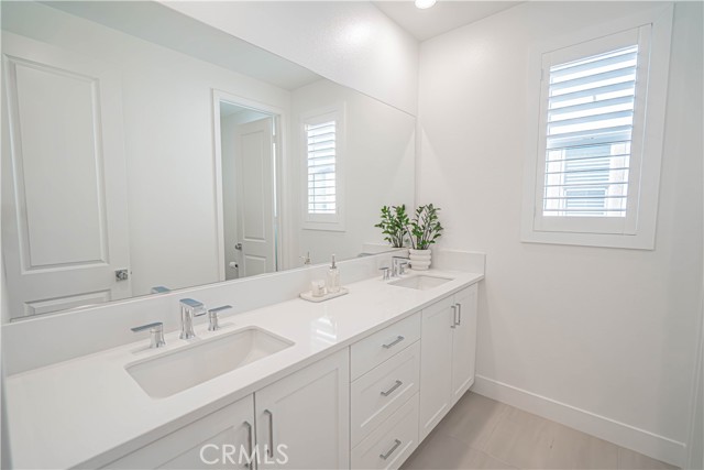 Detail Gallery Image 33 of 58 For 29768 Camino La Perdiz, Valencia,  CA 91354 - 5 Beds | 5 Baths