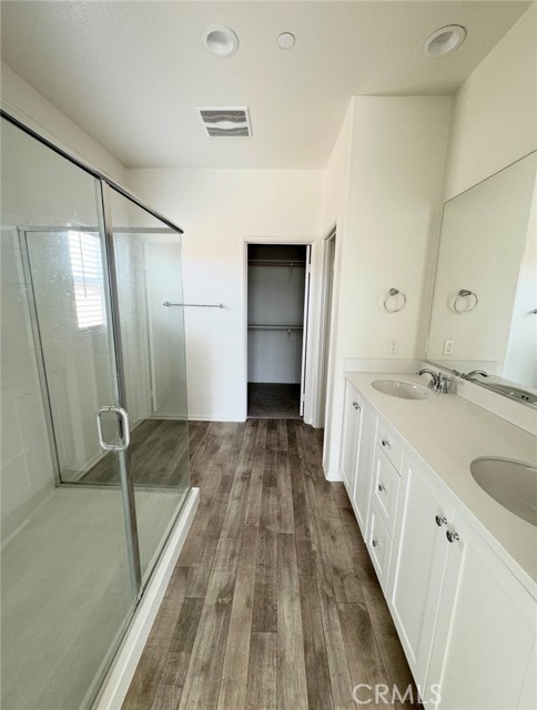 Detail Gallery Image 5 of 9 For 11989 Bellehaven, Victorville,  CA 92392 - 4 Beds | 3 Baths