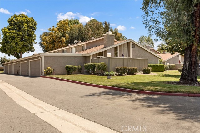 Detail Gallery Image 2 of 24 For 2061 W Redlands Bld 7a,  Redlands,  CA 92373 - 2 Beds | 2 Baths