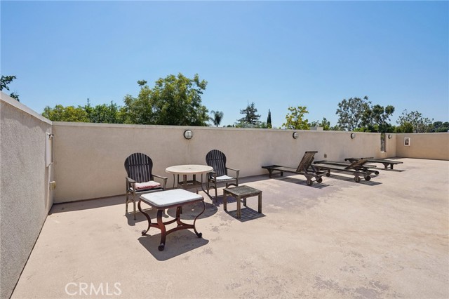 15206 Burbank Boulevard, Sherman Oaks CA: https://media.crmls.org/medias/bad33515-27b5-494a-b80c-d0b233b2e0a3.jpg