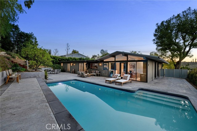 Detail Gallery Image 41 of 51 For 4750 Poe Ave, Woodland Hills,  CA 91364 - 4 Beds | 4 Baths