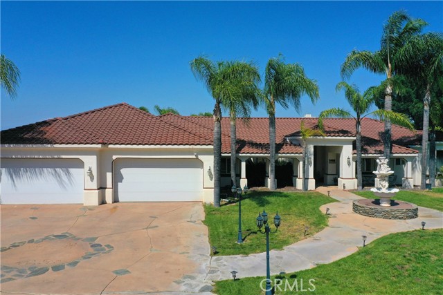 17470 Vanderhill Circle, Perris CA: https://media.crmls.org/medias/bad42f17-1887-4600-a39e-c89e3c0fb89d.jpg