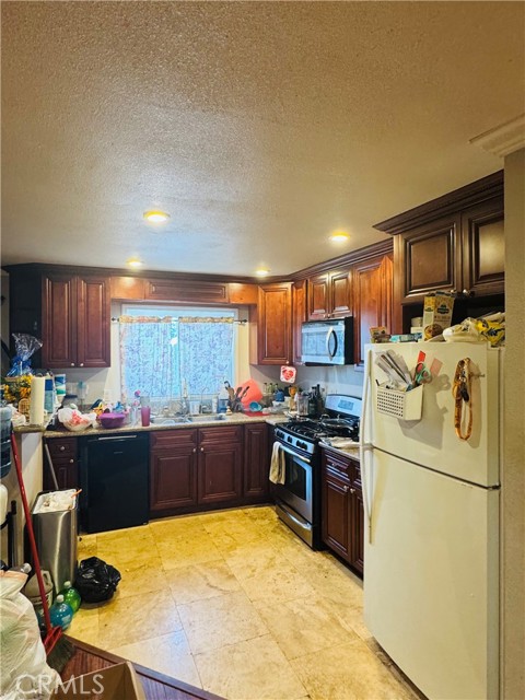 7411 Elsie Street, Los Angeles CA: https://media.crmls.org/medias/bad44e2e-1e95-40af-b2a0-1f5adba0a554.jpg