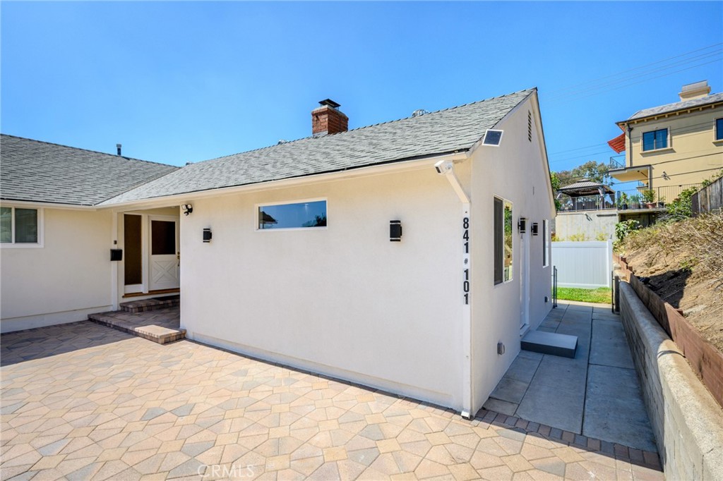 841 Irving Dr #101