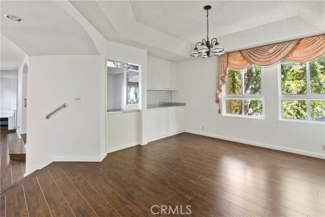 5333 Zelzah Avenue, Encino CA: https://media.crmls.org/medias/bad498b1-9236-4f5d-93e3-e65f6f1b02e5.jpg