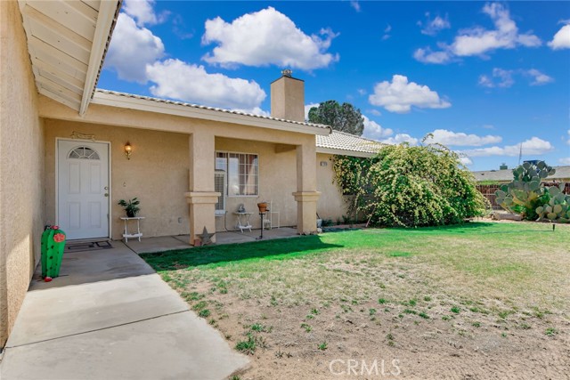 21919 Standing Rock Avenue, Apple Valley CA: https://media.crmls.org/medias/bad4f04c-6d90-4211-8933-968256631881.jpg