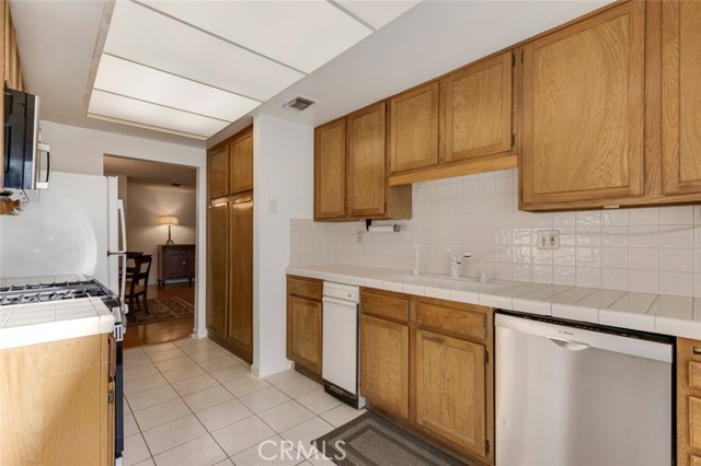 Detail Gallery Image 18 of 39 For 18200 Andrea Cir #6,  Northridge,  CA 91325 - 3 Beds | 2/1 Baths