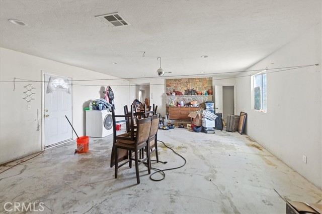 Detail Gallery Image 13 of 27 For 32900 Dune Road., Newberry Springs,  CA 92365 - 3 Beds | 2 Baths