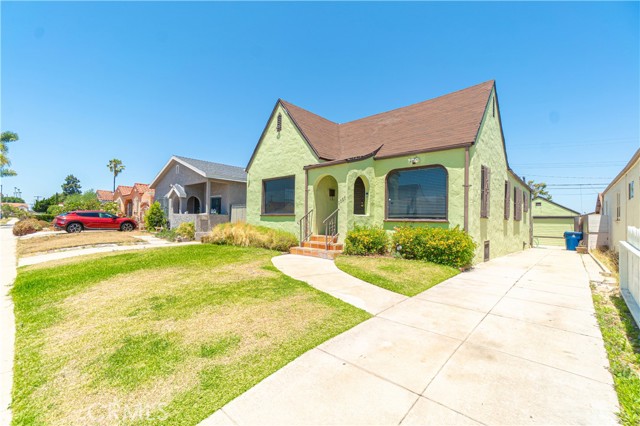 Detail Gallery Image 3 of 24 For 2027 W 70th St, Los Angeles,  CA 90047 - 3 Beds | 2 Baths