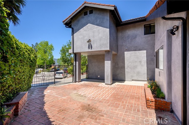 2305 Henrietta Avenue, La Crescenta CA: https://media.crmls.org/medias/bad7db8c-0a4e-4048-ba5b-28990e6c05bd.jpg