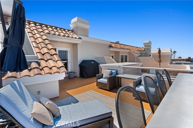 302 Carnation Avenue, Corona del Mar CA: https://media.crmls.org/medias/bad836d1-b2c2-4957-bb15-d9cfac634d87.jpg