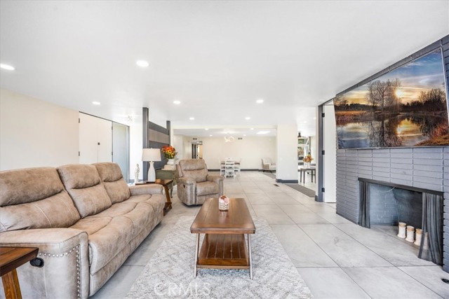 Detail Gallery Image 13 of 39 For 10220 Balmoral Ct, Riverside,  CA 92503 - 3 Beds | 2 Baths