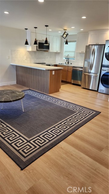 Detail Gallery Image 8 of 23 For 1972 S Corning St, Los Angeles,  CA 90034 - 2 Beds | 2 Baths